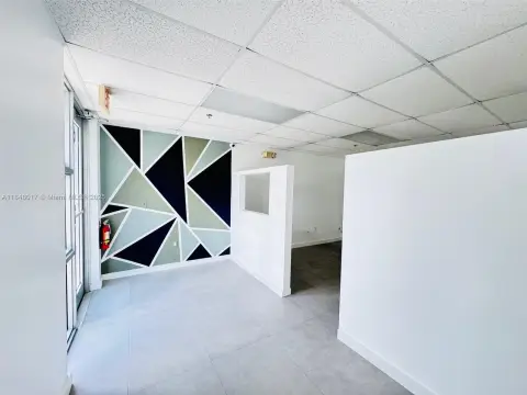 Corner Unit Warehouse with Showroom