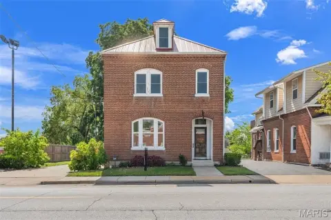 Charming Commercial Building in Washington, MO