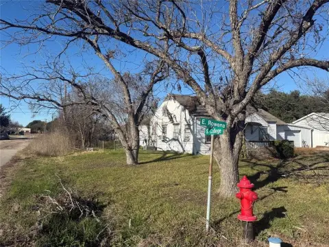 Corner Lot in Rosebud, TX