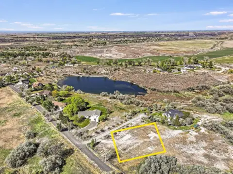 Spacious Lot in Buhl Community