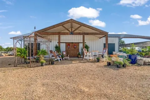 Retail Property on Highway 82