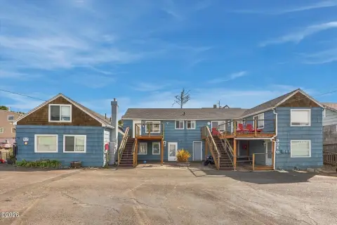Renovated 6-Unit Apartment Building