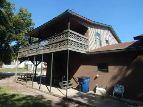 Marmaduke Commercial Building with Apartment