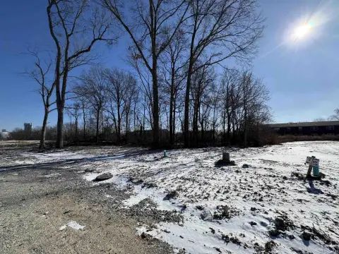 Residential Land in Mitchell, IN