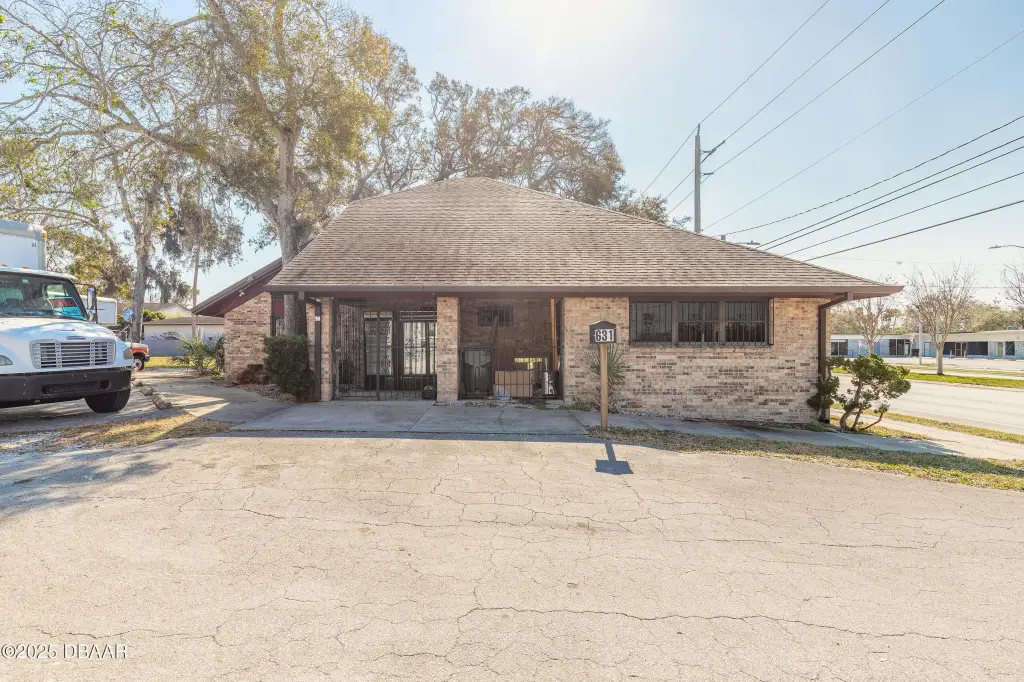 631 N Ridgewood Ave, Daytona Beach, FL 32114