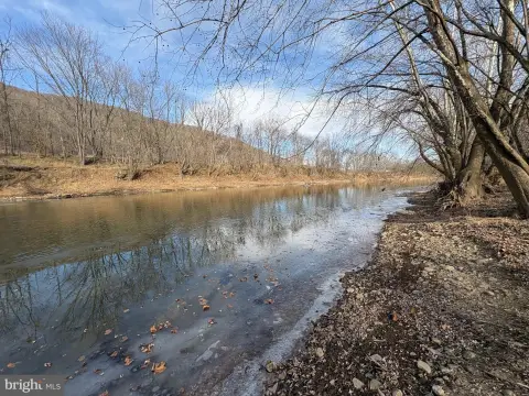 Riverfront Land in Springfield, WV