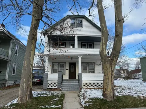Cleveland Duplex in Collinwood Location