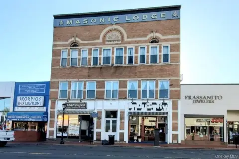 Prime Retail Space Huntington Village