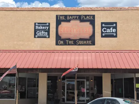 Portales Mixed-Use Building For Sale