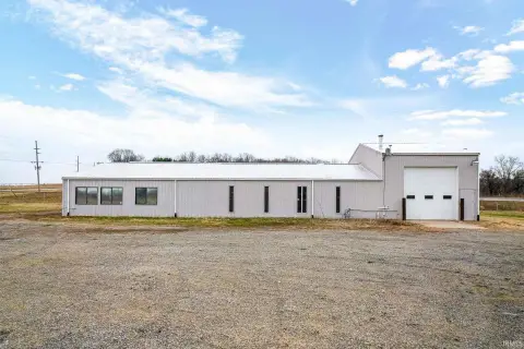 Versatile Commercial Property on US-31