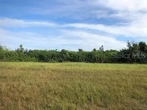 Canal-Front Lots in Cape Coral