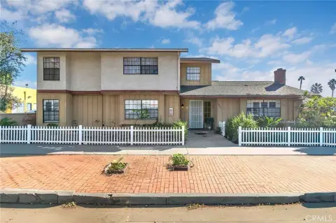 Long Beach Quadruplex with Courtyard