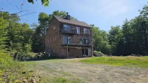 Duplex with Deck