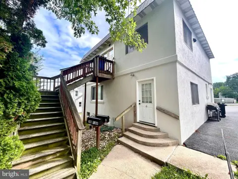Mixed-Use Duplex with Separate Entrances