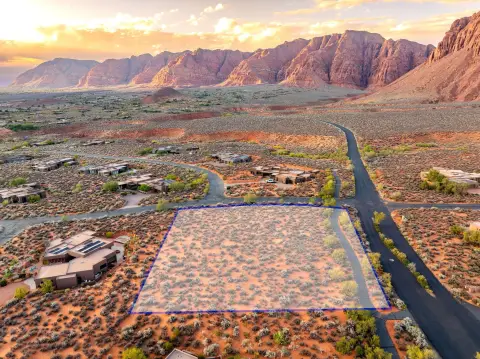 Kayenta Corner Lot with Views