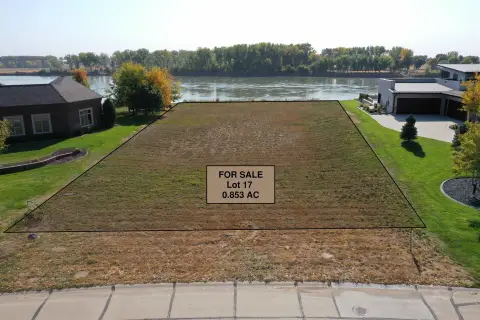 Riverfront Lot in Dakota Dunes