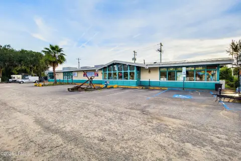 Mixed-Use Restaurant/Retail Building