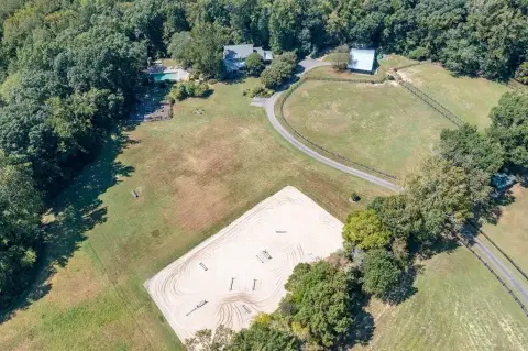 Equestrian Farm on 23 Acres
