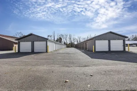 Newark Commercial Property with Storage