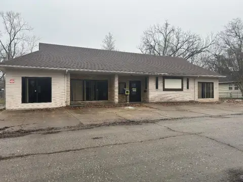 Blytheville Commercial Building with Fenced Yard