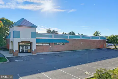 Retail Space with On-Site Parking