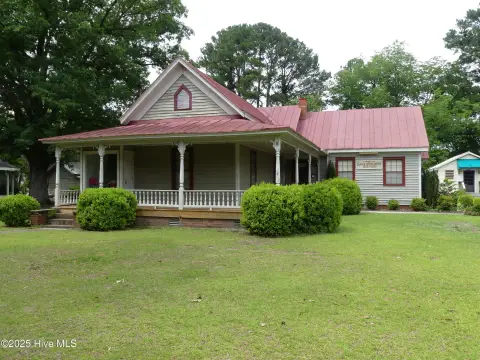 Multi-Building Storefront Property