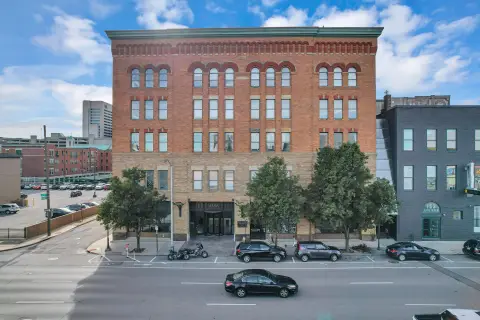 Refurbished Mixed-Use Building in Columbus