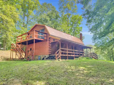 Log Cabin on 29 Acres