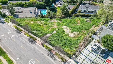 Expansive Lot in Woodland Hills