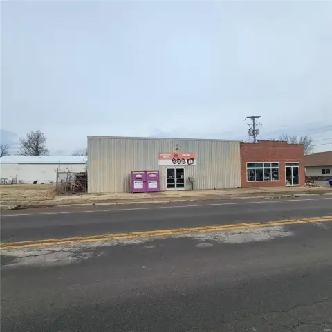 Route 66 Retail/Warehouse Opportunity