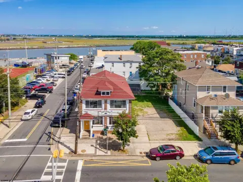 Restaurant & Bar with Liquor License