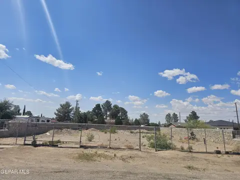 Residential Land in Socorro, TX