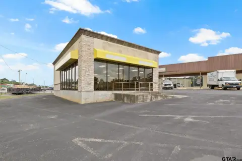 Commercial Building in High-Traffic Location