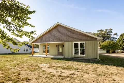 New Ranch Home Near Lake Shelbyville