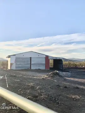 El Paso Land with Barn