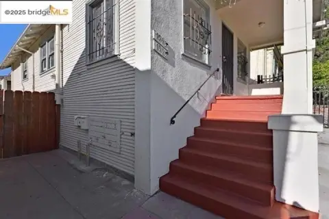 Oakland Duplex with Bonus Building