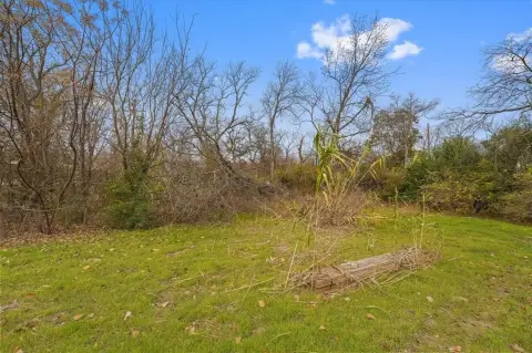 Commercially Zoned Lot in Dallas