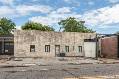 University City Industrial Warehouse For Sale