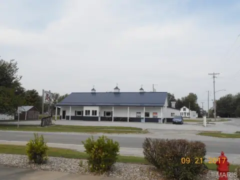 Commercial Building in Irving, Illinois