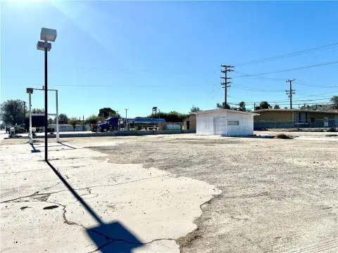Mixed-Use Lot Near I-15