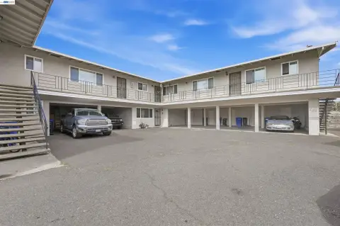 6-Unit Apartment Building