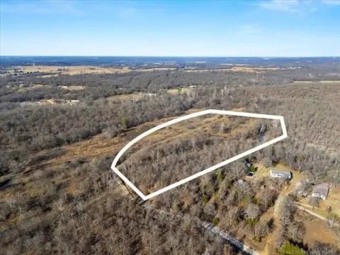 Land with Creek in Kellyville