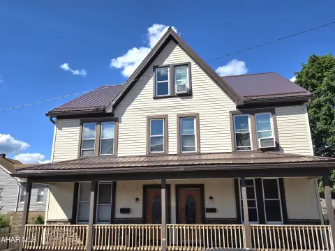 8-Bedroom Duplex