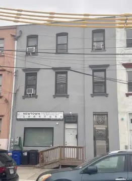 Retail Space in College Point