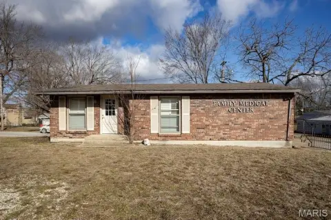 Commercial Building in Dixon, Missouri