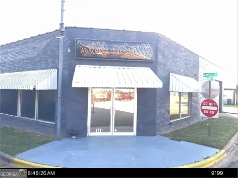 Commercial Building in Warner Robins