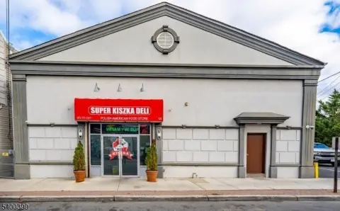 Corner Lot Market with Equipment