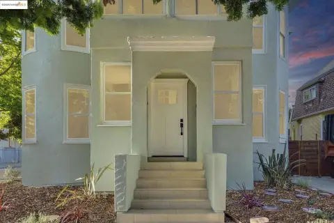 Spacious Rebuilt Duplex in Oakland