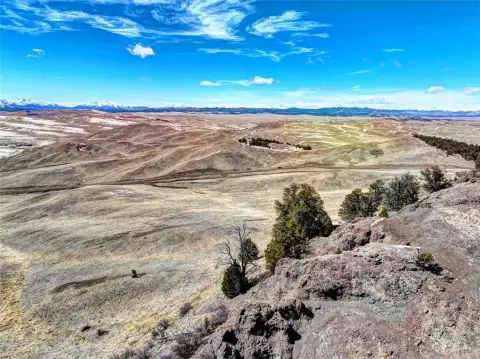Land Bordering Pike National Forest