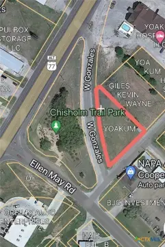 Prime Commercial Lot in Yoakum